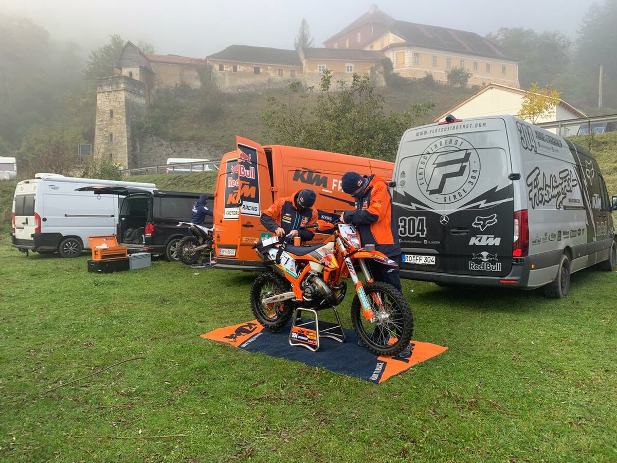 KTM factory team Mani 1 morning prep before time trial